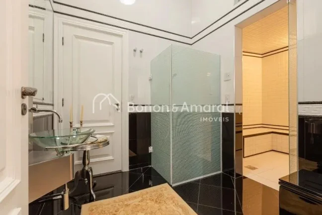 Imagem Exuberante casa no Alphaville Campinas, planejada e decorada em estilo Luiz XV com muita elegância....