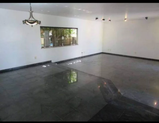 Imagem Casa à Venda em Farolândia - Espaçosa, Confortável e Bem Localizada!