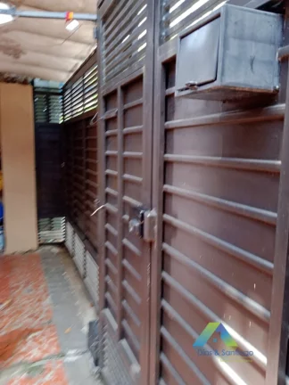 Imagem CASA COM 2 DORMITÓRIOS, COM CASAS NO FUNDO NO METRO PRAÇA DA ARVORE !!