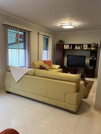 Imagem Casa Terrea com 232 m² 2 Dormitorios sendo 1 Suite e 5 Vagas de Garagens