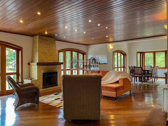 Imagem Casa à venda em Campos do Jordão, estilo clássico e conforto incomparável!