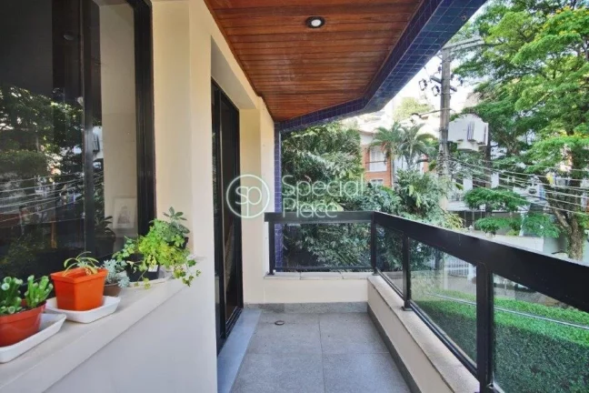 Imagem Ótimo apartamento à venda no Morumbi - Área: 138,14m² - Living com varanda na copa das árvores ...