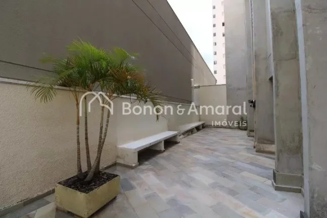Imagem Amplo apartamento duplex, com 3 dormitorios grandes, sendo uma suite com closet e hidro. Ar condicio...