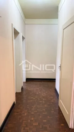 Imagem Casa com Amplo Terreno - No Centro
