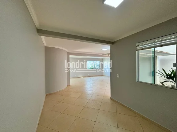 Imagem Casa Espetacular com 4 Dormitórios (2 Suítes), Piscina, Área Gourmet, 413m² de Construção em Terreno de 525m² – Acabamento de Alto Padrão e Localização Nobre!