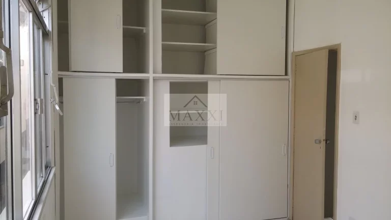 Imagem Casa Triplex para Locação no Conjunto Residencial Henriqueta – 2 Quartos e Garagem