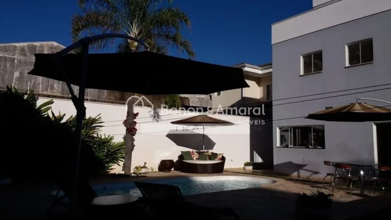 Imagem Este lindo sobrado no Condomínio Colinas dos Álamos oferece elegância, conforto e uma excelente d...
