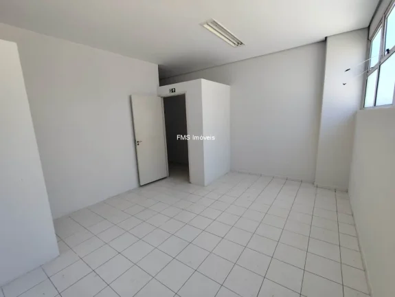 Imagem Galpão com 881m2 em Cajamar/SP