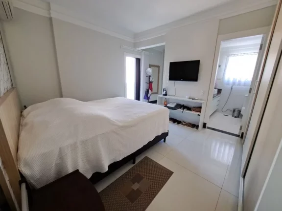 Imagem APARTAMENTO AMPLO REFORMADO COM 2 VAGAS DE GARAGEM LAZER NO PRÉDIO