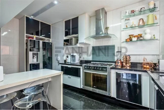 Imagem Apartamento mobiliado na Vila Nova Conceição: 3 quartos, 3 suítes, 3 salas, 5 banheiros, 4 vagas, 182m² - São Paulo-SP