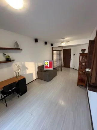 Imagem Vendo 1Q na praia da Barra (Lucio Costa), andar médio, 1vg, ônibus, clube, piscina, sauna, tênis, squash, skate, futebol, pier, ginasio, academia