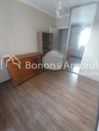 Imagem Amplo living para 2 ambientes com piso laminado, 2 dormitórios ricos em armários, sendo 1 suíte, ...