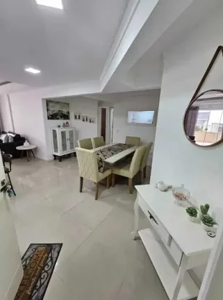 Imagem Apartamento quadra mar com 3 dormitórios sendo 1 suíte e 2 vagas de garagem Balneário Camboriú/SC