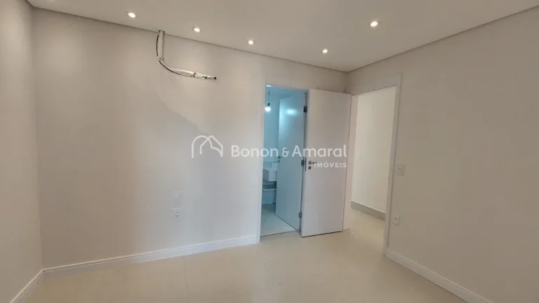 Imagem Com 3 suítes, todas preparadas para receber ar condicionado, cozinha estendida com acesso à sala; ...