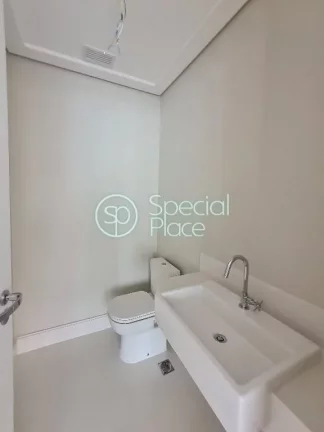 Imagem Excelente apartamento em Higienópolis, no estilo neoclássico, em condomínio exclusivo com apenas ...