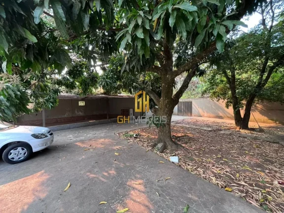 Imagem CA1661Área de 1060m2 com 3 casas no setor rodoviário A casa principal possui - 3 quartos - Sala - ...