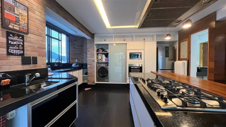 Imagem APARTAMENTO COM 257 m² - FORTE - PRAIA GRANDE SP