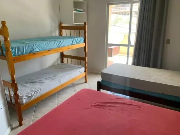 Imagem Casa com 4 dormitórios sendo 1 suíte em a 580m do mar em Morretes, Itapema/SC