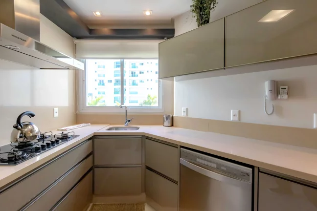 Imagem Apartamento mobiliado com área de lazer completa! 3 suítes e 3 vagas na Praia Brava em Itajaí