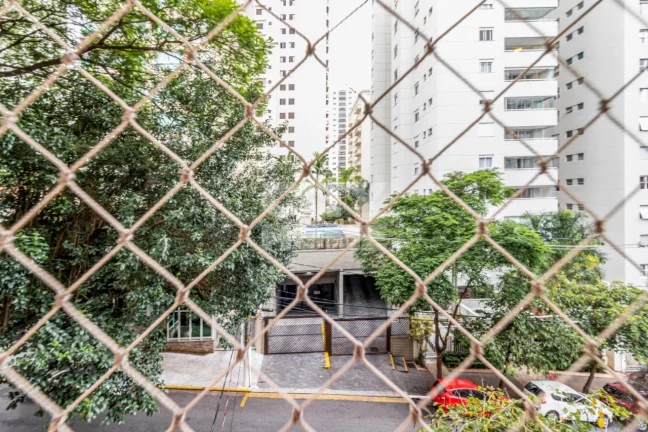 Imagem Apartamento reformado e cheio de charme no miolo do Paraíso. Possui 188m² distribuídos em 03 dorm...