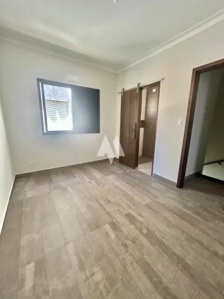 Imagem Linda casa em condomínio novo com acabamento impecável