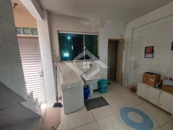 Imagem Casa triplex com duas suítes e terraço, Tingui, Campo Grande