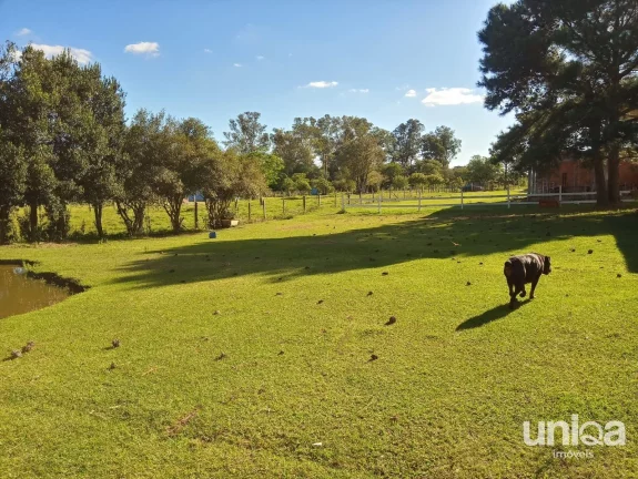 Belo sítio c/ lago e casa em construção