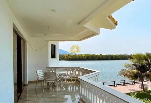 Imagem Casa de Luxo Exclusiva com Marina Privativa no Canal de Guarapari
Descubra esta residência de alto ...