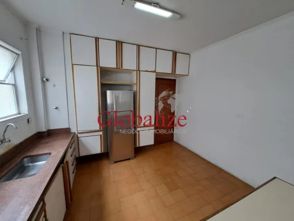 Imagem More na Pompéia, pertinho do mar são 3 dormitórios, dependência completa, com elevador e vaga por R$ 690.000,00