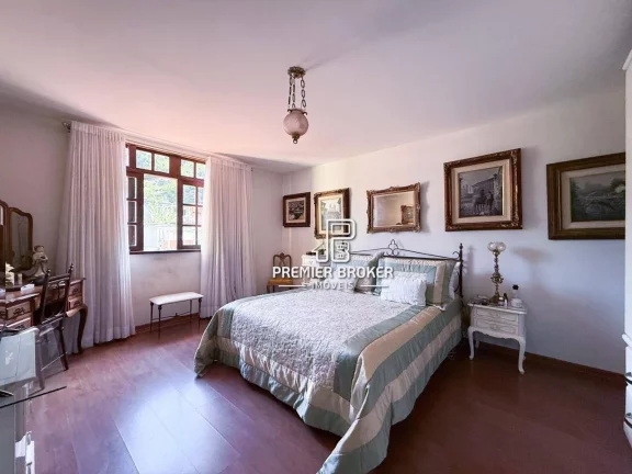 Imagem Casa com 3 dormitórios à venda, 346 m² por R$ 970.000,00 - Santa Cecília - Teresópolis/RJ