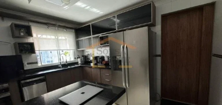 Imagem Sobrado com ambientes amplos e bem distribuídos, oferecendo conforto e acabamentos de alto padrão....