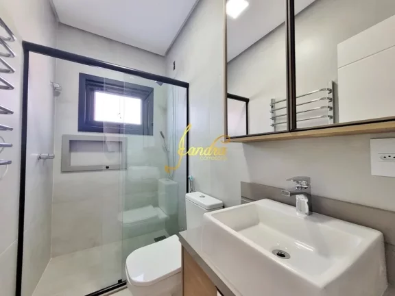 Imagem Sobrado beira de lago com 05 suítes, elevador, semi mobiliado