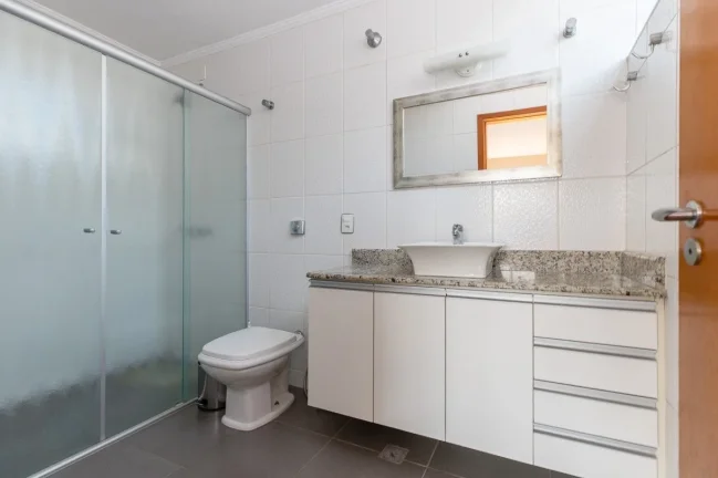 Imagem Apartamento 138M², 3Q, 2 Banheiros, 2 Vagas, Varanda, Espaço Gourmet, Gerador, Depósito, Despensa, Copa, Dependência de Funcionário, Portaria 24h.