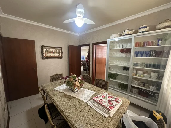 Imagem Casa 361m² em Terreno de 829m² – Campo Grande – 3 Suítes, 6 Banheiros, Energia S