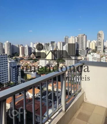 Imagem Lindo apartamento no último andar, com uma bela vista, planta espaçosa e muita luminosidade natura...