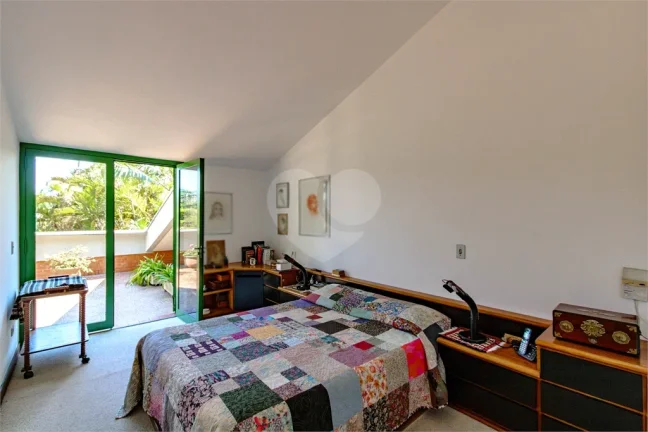Imagem Casa à venda com 4 quartos, sendo 1 suíte, em Morumbi, São Paulo - SP