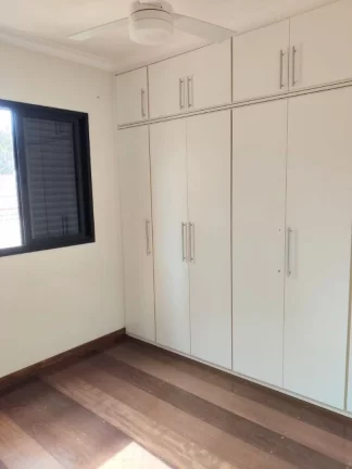 Imagem Apartamento reformado no Centro da cidade,com sala para 2 ambientes com sacada, 3 quartos com armár...