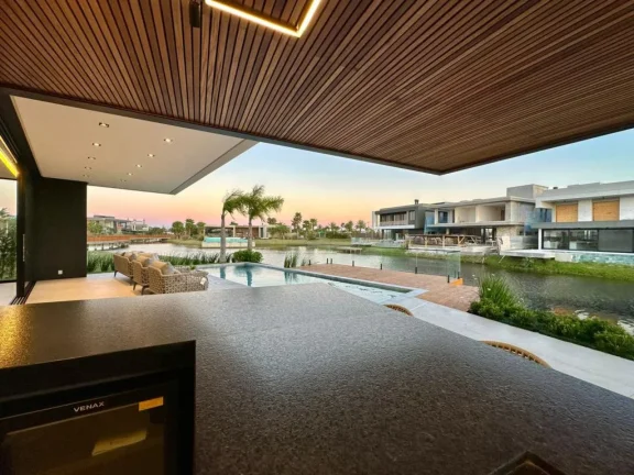 Imagem Casa em Condominio 5 Dormitórios - Bairro Centro