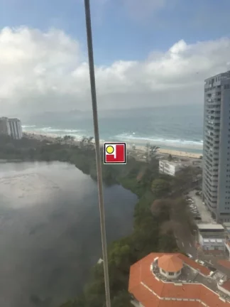 Imagem Vendo 2Q(1S), depend, 2 vagas, na Praia da Barra, alto, nascente, cozinha grande, área serviço, ônibus, clube, tênis, squash, skate, futebol,ginasio