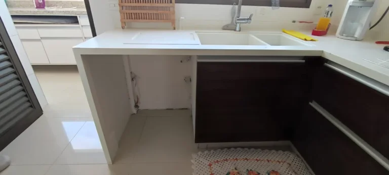 Imagem Cobertura 246M², 3Q, 3 Suítes, Sala bem ventilada, 4 Banheiros, 3 Vagas, Depósito, Churrasqueira, Piscina, Split, Salão de festas, Playground, Jardim.