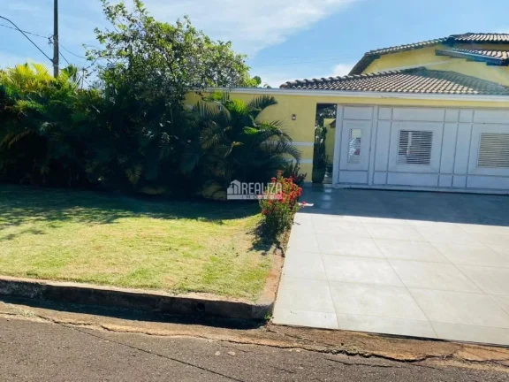 Imagem Casa a venda de 3 Suítes em Condomínio Residencial Mário de Almeida Franco