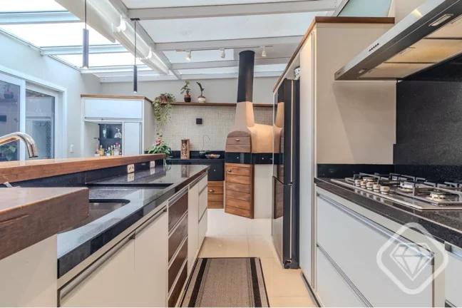 Imagem Casa com 4 dormitórios, 2 suítes, terraço e espaço gourmet no Tristeza

Casa em condomínio fech...