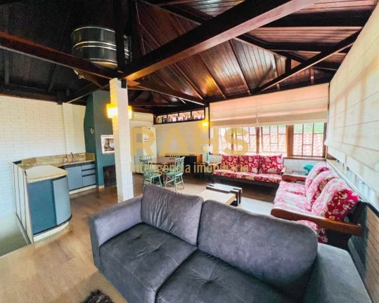 Imagem Linda casa semi-mobiliada e climatizada com 3 suítes, escritório, 2 vagas de garagem e completa á...