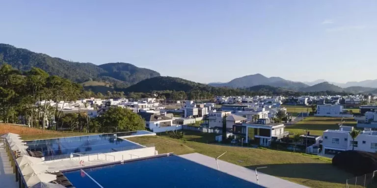 Imagem Casa personalizada com 4 dormitórios à venda sendo 4 suítes, 231.0 m² por - R$ 4.500.000,00 - Santa Regina - Camboriú/SC