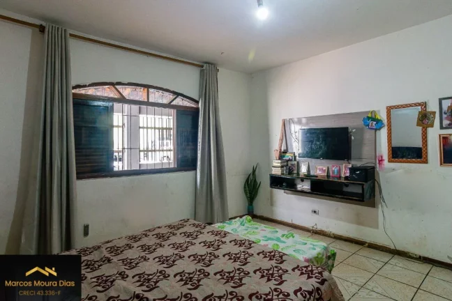 Imagem Casa no Jardim Esmeralda, 3 vagas de garagem, 4 quartos e Churrasqueira- região Rio Pequeno