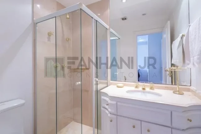 Imagem Venha se encantar com este espetacular apartamento localizado no coração do Jardim Europa, ao lado do Clube Pinheiros e do Shopping Iguatemi. Com 4