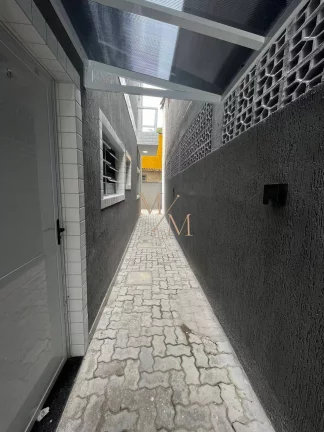 Imagem Casa tipo sobreposta baixa NOVA, 2 dormitórios, quintal, OPORTUNIDADE.
