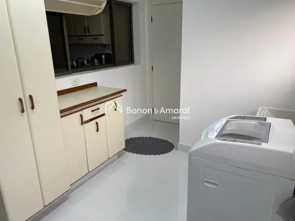 Imagem Lindo e espaçoso apartamento com 218m² de área. Recém reformado, possui 4 dormitórios, sendo 2 ...