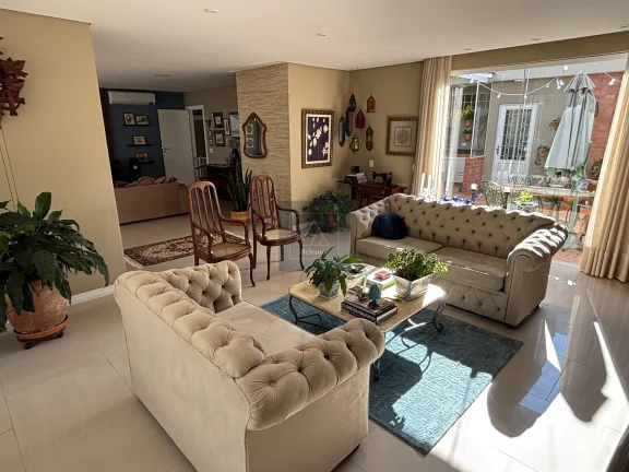 Imagem Residência térrea de Alto Padrão - JARDIM SOCIAL. 250m² privativos. 4 vagas. 4 quartos sendo 1 suíte Master.