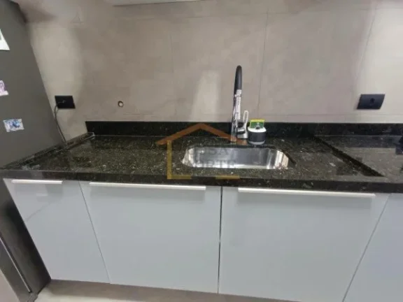 Imagem Apartamento recém-reformado com 82m², distribuído em sala ampla para 2 ambientes, 3 dormitórios,...